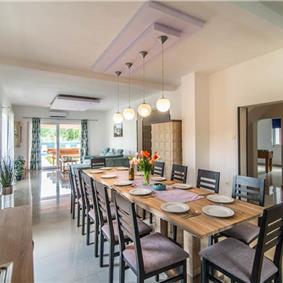 6 bedroom villa with pool near Sveti Lovrec and Poreč, sleeps 12
